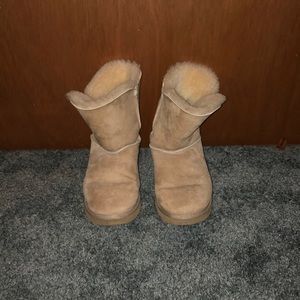 UGGS